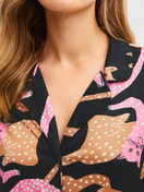 Le mannequin Femme porte le/la  en Modal de couleur Noir, Motif, de la série Sleep Over M&M de CALIDA, Détail