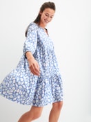 Le mannequin Femme porte le/la Chemise de nuit, longueur 95 cm en 100% coton de couleur Bleu, Floral, de la série Favourites Ocean de CALIDA, Image supplémentaire