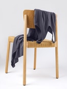 La modella / Il modello Donna indossa Camicia da notte, lunghezza 125 cm in Modal di colore Blu, Tinta unita, della serie Natural Loungewear di CALIDA, Immagine aggiuntiva