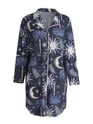 Damen - Langarm-Nachthemd mit Knöpfen, Länge 95 cm aus 100% Baumwolle in Blau, Gemustert aus Serie Winter Dreams von CALIDA, Verpackung