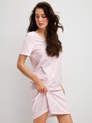 La modella / Il modello Donna indossa Sleepshirt, lunghezza 95 cm in 100% cotone di colore Viola, Modello, della serie Blooming Nights di CALIDA, Immagine aggiuntiva