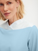 Women model is wearing Pyjama with cuff made of 100% Cotton in Blue, Unicoloured from the Season Special series by CALIDA, Detail