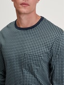 Herren-Model trägt Bündchen-Pyjama aus 100% Baumwolle in Grün, Gemustert aus Serie Relax Comfy 3 von CALIDA, Detail
