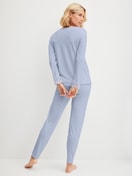 Le mannequin Femme porte le/la Pyjama, longue en TENCEL™ de couleur Bleu, Dentelle, de la série Season Special de CALIDA, Vue arrière
