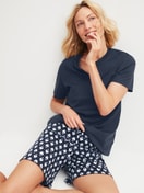 Damen-Model trägt Kurz-Pyjama aus 100% Baumwolle in Blau, Gemustert aus Serie Daylight Dreams von CALIDA, Zusatzbild