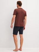 Le mannequin Homme porte le/la  en 100% coton de couleur Rouge, Unicolore, de la série Relax Essentials de CALIDA, Vue arrière