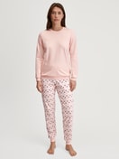 Damen-Model trägt Bündchen-Pyjama aus 100% Baumwolle in Rosa, Floral aus Serie Midnight Flowers von CALIDA, Vorderansicht