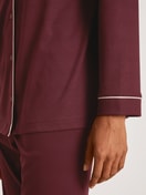 Le mannequin Femme porte le/la Pyjama à boutons en Swiss+Cotton de couleur Rouge, Unicolore, de la série Season Special de CALIDA, Détail