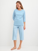 Le mannequin Femme porte le/la Pyjama capri en 100% coton de couleur Bleu, À motifs, de la série Lovely Nights de CALIDA, Vue de face
