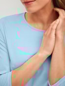 Le mannequin Femme porte le/la Pyjama capri en 100% coton de couleur Bleu, À motifs, de la série Lovely Nights de CALIDA, Détail