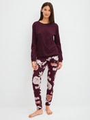 Damen-Model trägt Bündchen-Pyjama aus 100% Baumwolle in Rot, Floral aus Serie Season Special von CALIDA, Vorderansicht