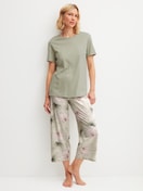 Women model is wearing 7/8 - Pyjamas made of 100% Cotton in Green, Floral from the Leaf Dreams series by CALIDA, Front view