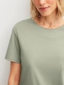 Women model is wearing 7/8 - Pyjamas made of 100% Cotton in Green, Floral from the Leaf Dreams series by CALIDA, Detail