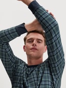 Le mannequin Homme porte le/la Pyjama avec bords élastiques en 100% coton de couleur Vert, À carreaux, de la série Relax Streamline 3 de CALIDA, Image supplémentaire