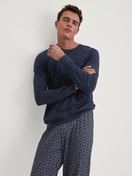 Le mannequin Homme porte le/la Pyjama avec bords élastiques en 100% coton de couleur Bleu, À motifs, de la série Relax Imprint 1 de CALIDA, Image supplémentaire