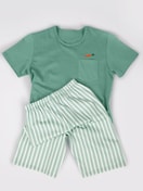 Le mannequin Enfant porte le/la Pyjama court en pur coton bio en 100% coton de couleur Vert, , de la série Kids Easter de CALIDA, Image supplémentaire