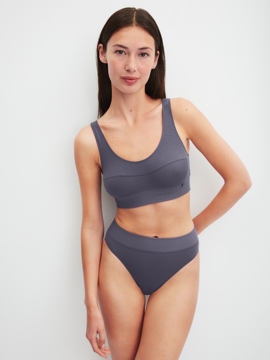 Women model is wearing Bustier made of Cotton in Grey, Unicoloured from the Elastic series by CALIDA, Outfit