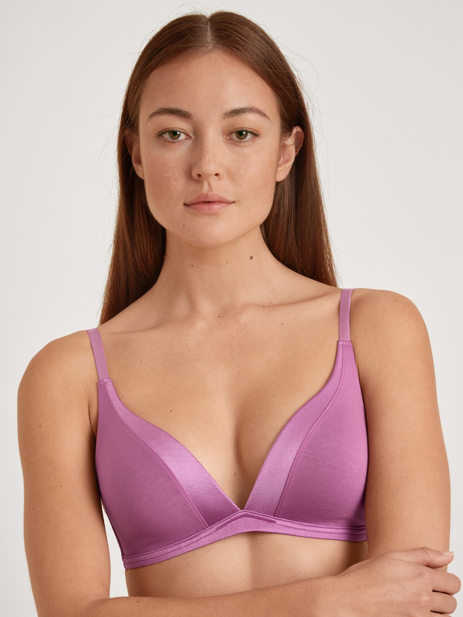 Soft bra without underwire