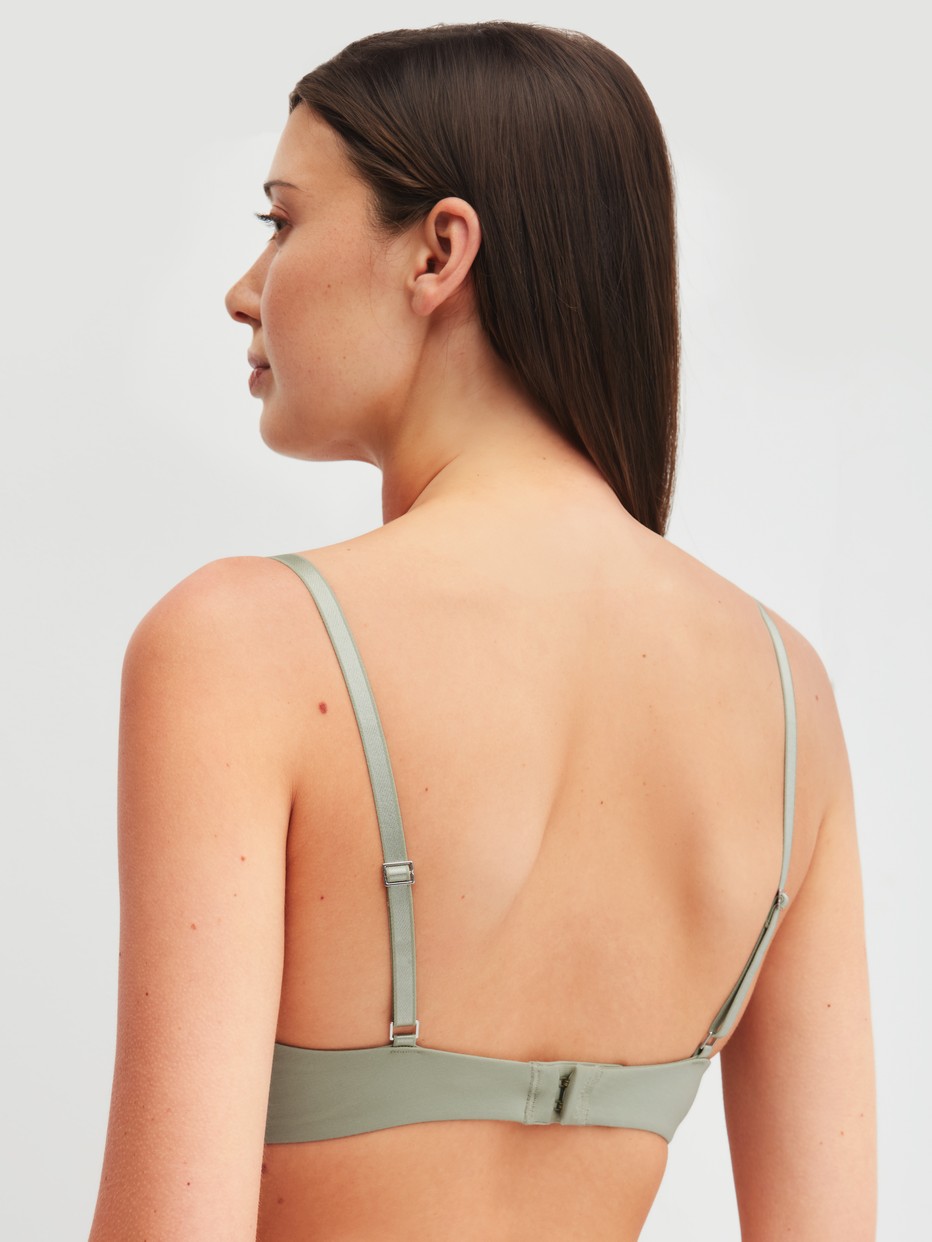 Le mannequin Femme porte le/la Soutien-gorge sans armatures en Coton de couleur Vert, Unicolore, de la série Cate de CALIDA, Vue arrière