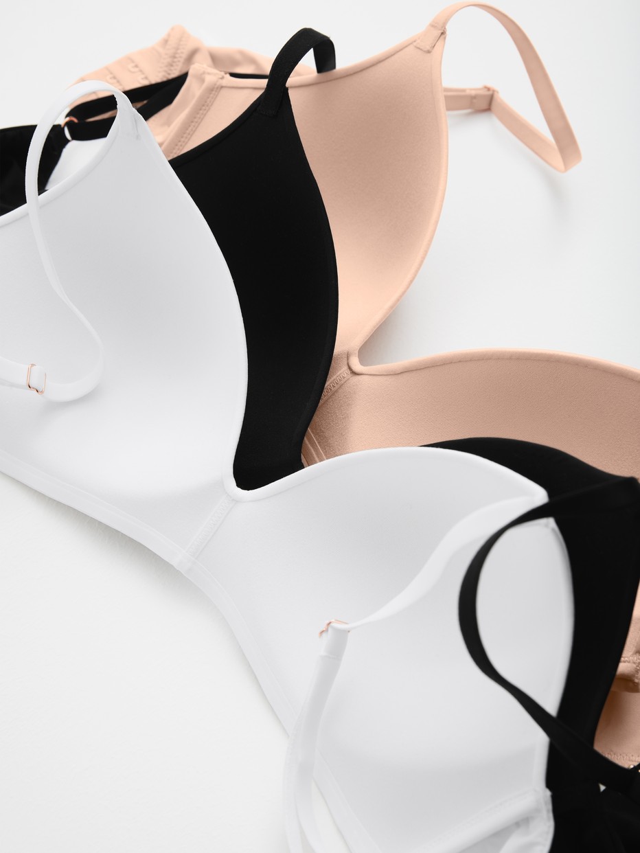 Women model is wearing Padded bra without underwire made of Polyamide in White, Unicoloured from the Sleek Skin series by CALIDA, Additional Image