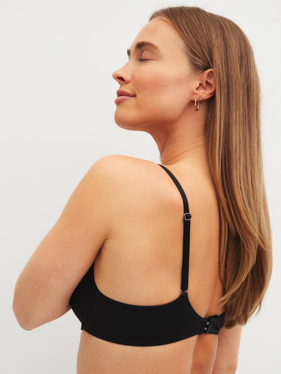 Women model is wearing underwired bra made of Polyamide in Black, Unicoloured from the Sleek Skin series by CALIDA, Back view