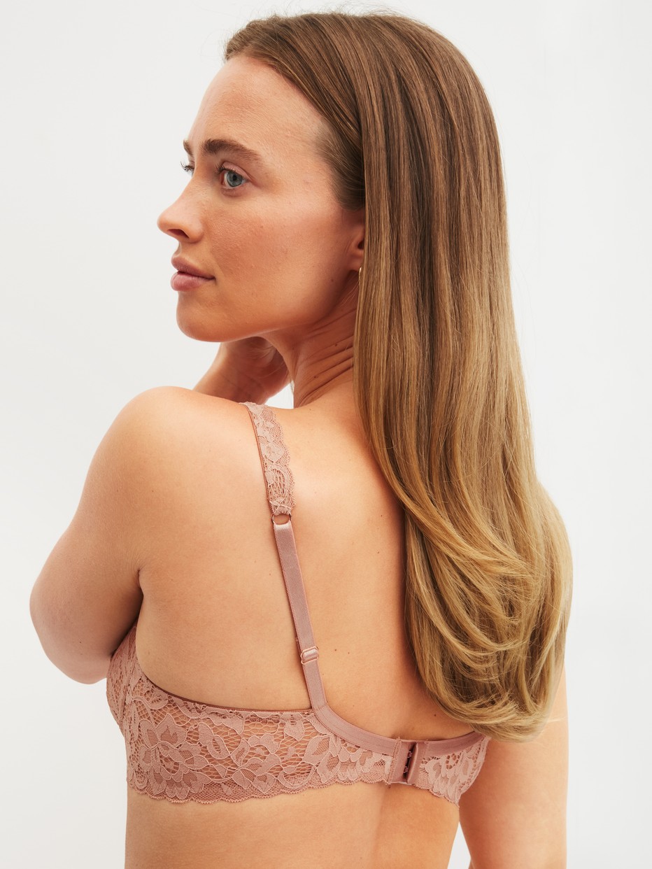 Women model is wearing Soft non-wired bra made of Lace in Brown, Lace from the Natural Comfort Lace series by CALIDA, Back view