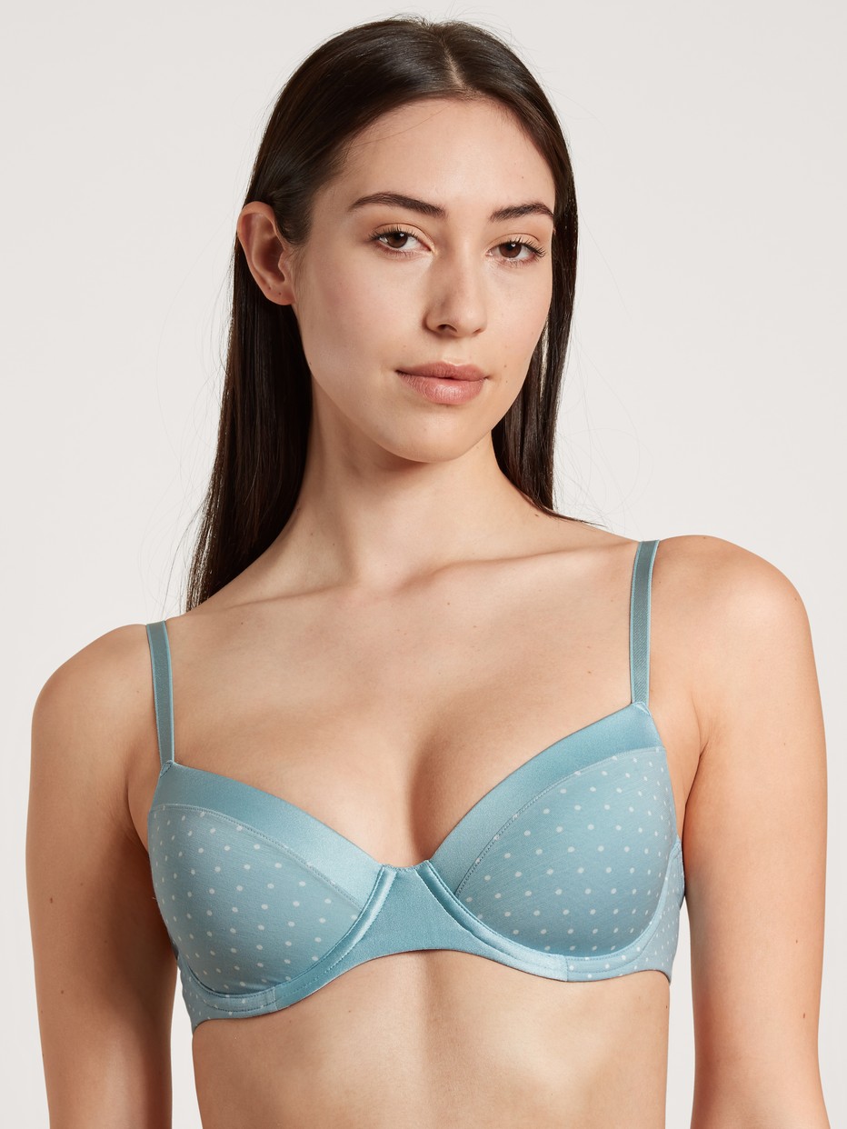 Le mannequin Femme porte le/la Soutien-gorge à armatures en Coton de couleur Turquoise, Motif, de la série Cate Print de CALIDA, Vue de face