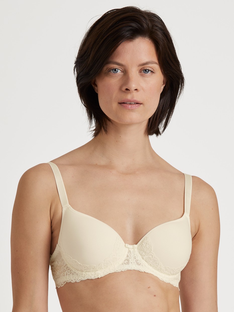 Spacer bra with wires