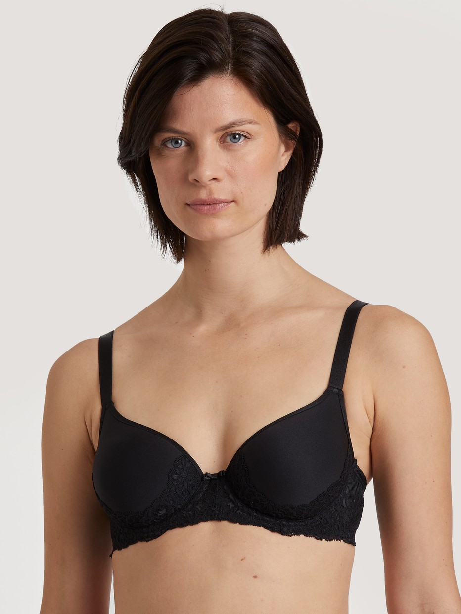 Spacer bra with wires