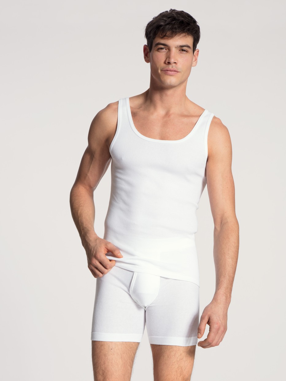 La modella / Il modello Uomo indossa  in 100% cotone di colore Bianco, Tinta unita, della serie Cotton 1:1 Duo di CALIDA, Abbigliamento