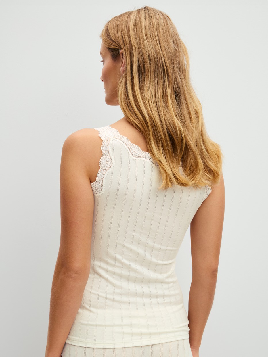 Le mannequin Femme porte le/la Débardeur en Coton de couleur Beige, Dentelle, de la série Etude Toujours de CALIDA, Vue arrière
