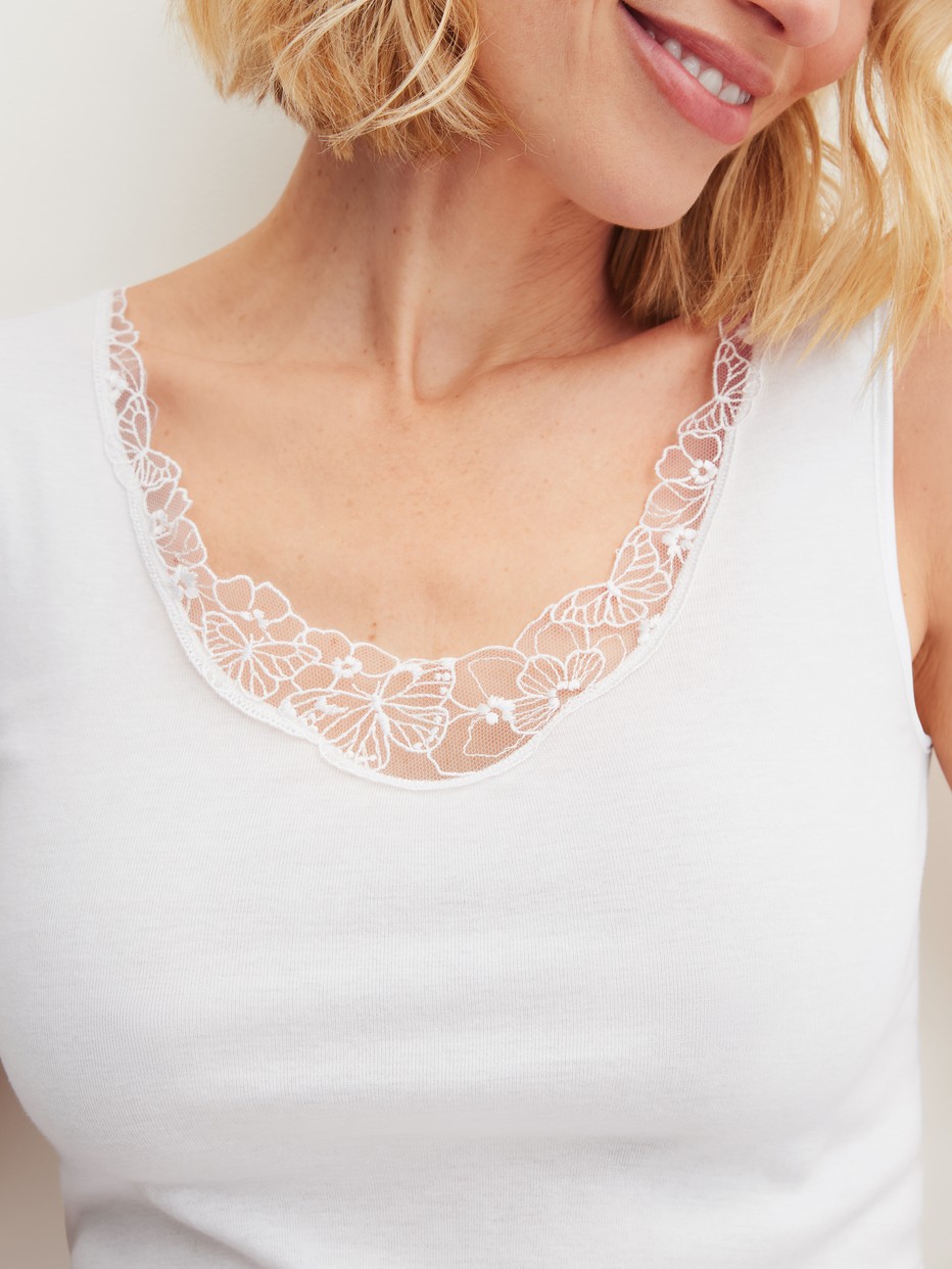 Women model is wearing Tank top made of 100% Cotton in White, Lace from the Cotton Desire series by CALIDA, Detail