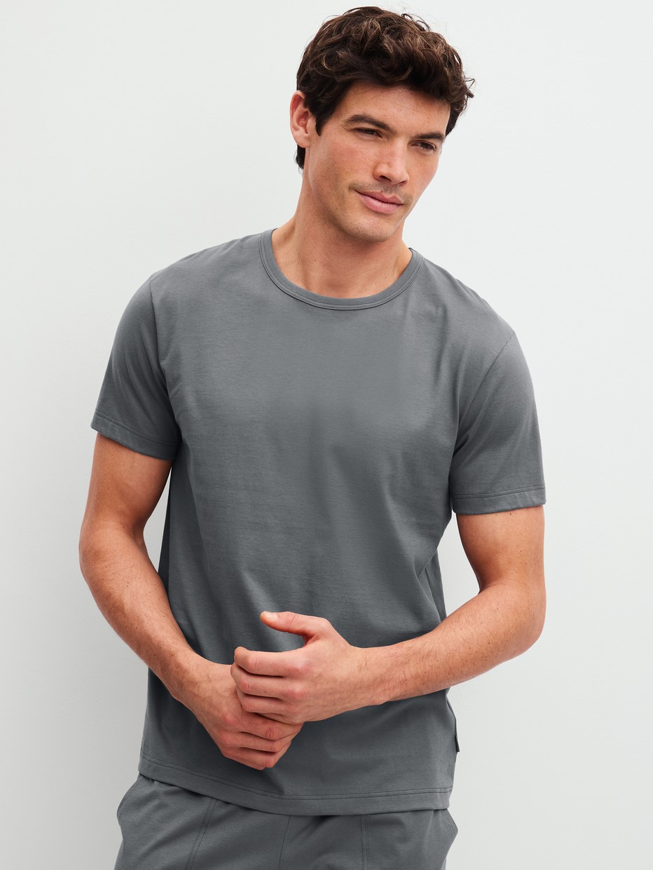 Men model is wearing Short-sleeved shirt made of 100% Cotton in Grey, Unicoloured from the RMX Sleep Leisure series by CALIDA, Front view