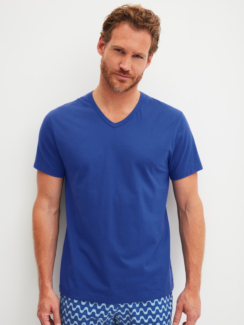 Men model is wearing Short-sleeved shirt made of 100% Cotton in Blue, Unicoloured from the RMX Sleep Time off series by CALIDA, Front view
