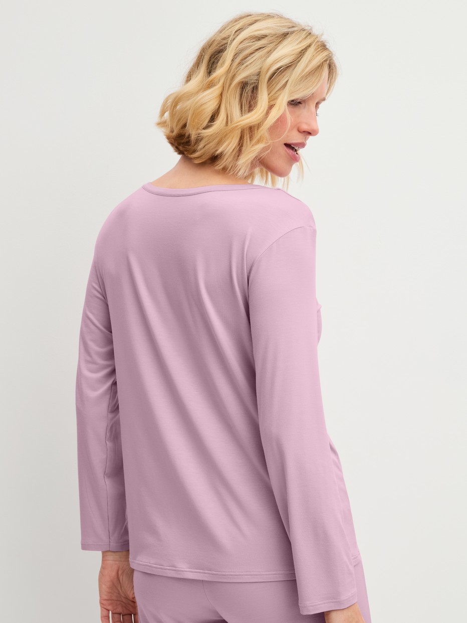 Women model is wearing Shirt long sleeve made of Modal in Purple, Unicoloured from the DSW Balancing series by CALIDA, Back view