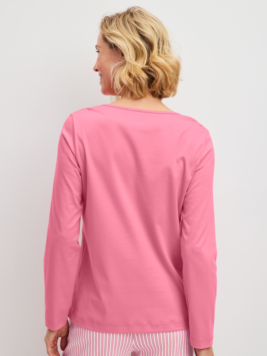 Le mannequin Femme porte le/la T-shirt à manches longues en 100% coton de couleur Rose, Unicolore, de la série Sleep Over M&M de CALIDA, Vue arrière
