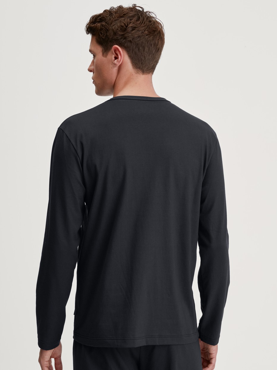 Men model is wearing Shirt long sleeve made of 100% Cotton in Black, Unicoloured from the RMX Sleep Leisure series by CALIDA, Back view