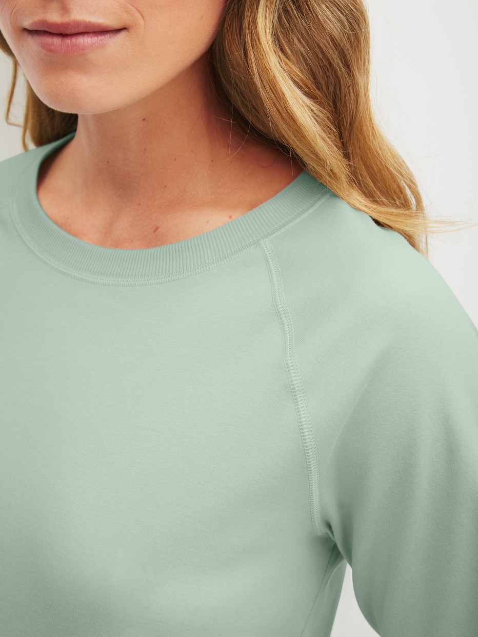 Le mannequin Femme porte le/la T-shirt à manches longues en 100% coton de couleur Bleu, Unicolore, de la série Favourites Cats de CALIDA, Détail