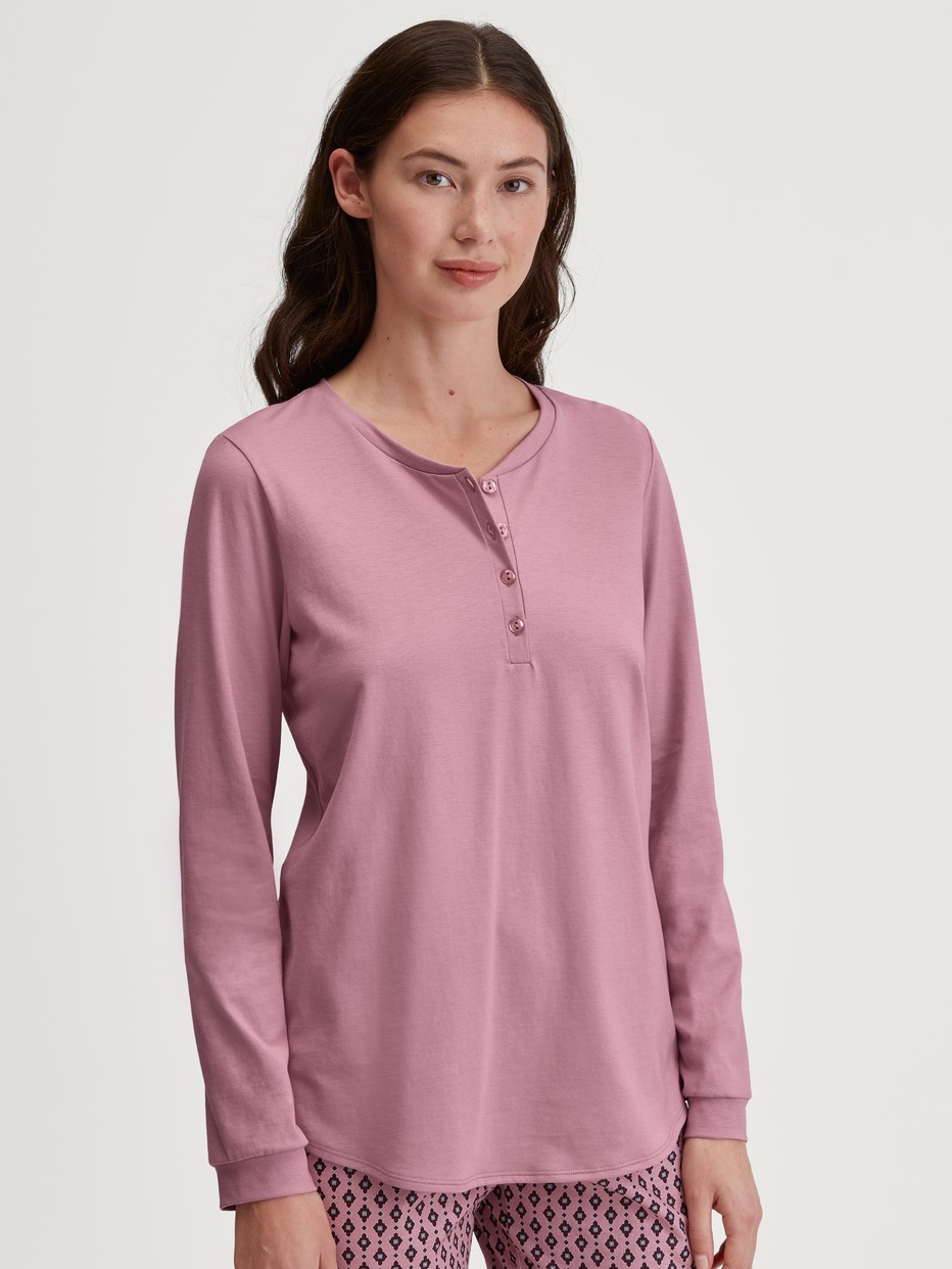Women model is wearing Shirt long sleeve made of 100% Cotton in Pink, Unicoloured from the Favourites Botanic series by CALIDA, Front view