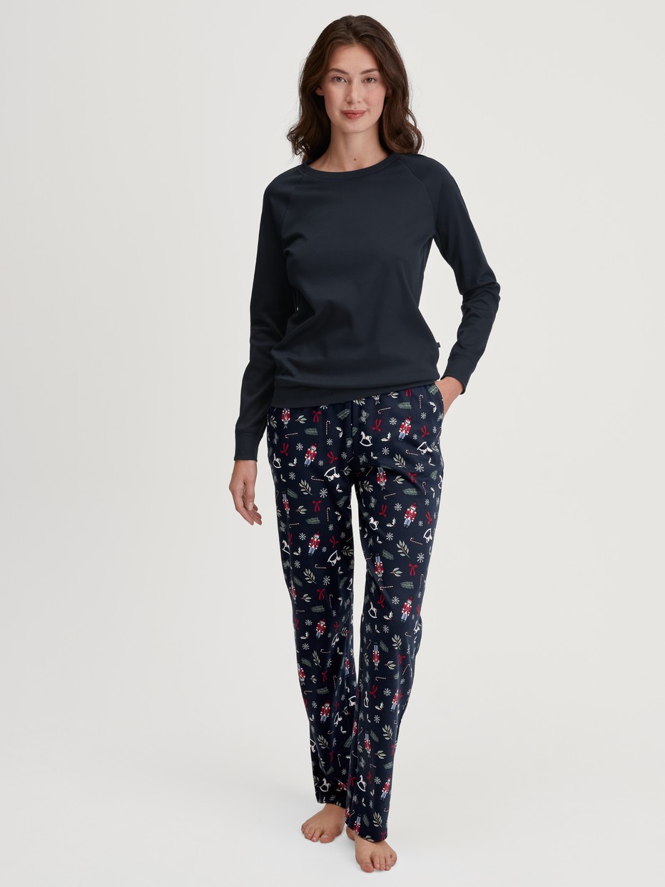 Women model is wearing Shirt long sleeve made of 100% Cotton in Blue, Unicoloured from the Favourites Holidays series by CALIDA, Outfit