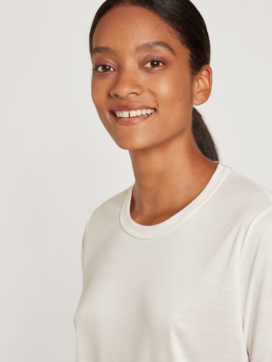 Damen - Langarm-Shirt aus Modal in Weiß, Einfarbig aus Serie Lounge & Relax von CALIDA, Detail