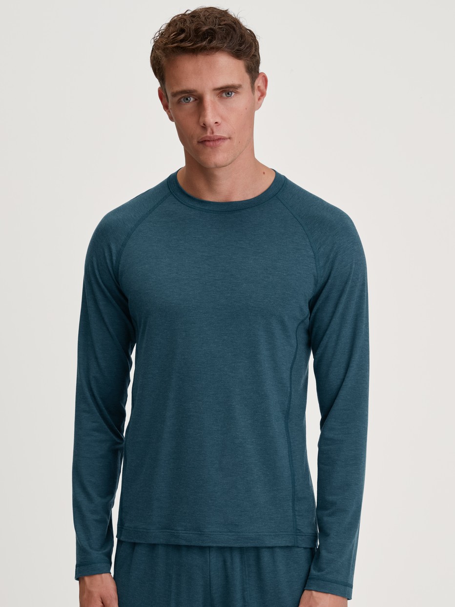 Herren-Model trägt Langarm-Shirt aus TENCEL™ in Türkis, Einfarbig aus Serie DSW Warming von CALIDA, Vorderansicht