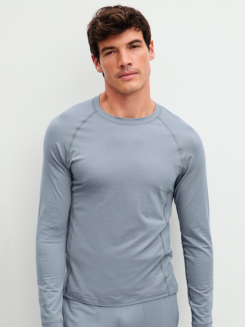 Herren-Model trägt Langarm-Shirt aus Lyocell in Grau, Einfarbig aus Serie DSW Warming von CALIDA, Vorderansicht