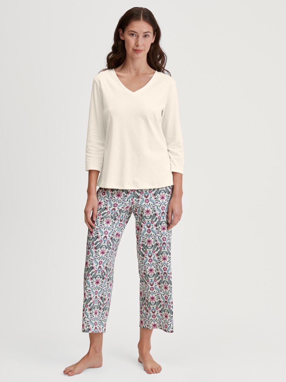 Women model is wearing Shirt 3/4 sleeve made of 100% Cotton in Beige, Unicoloured from the Favourites Botanic series by CALIDA, Outfit