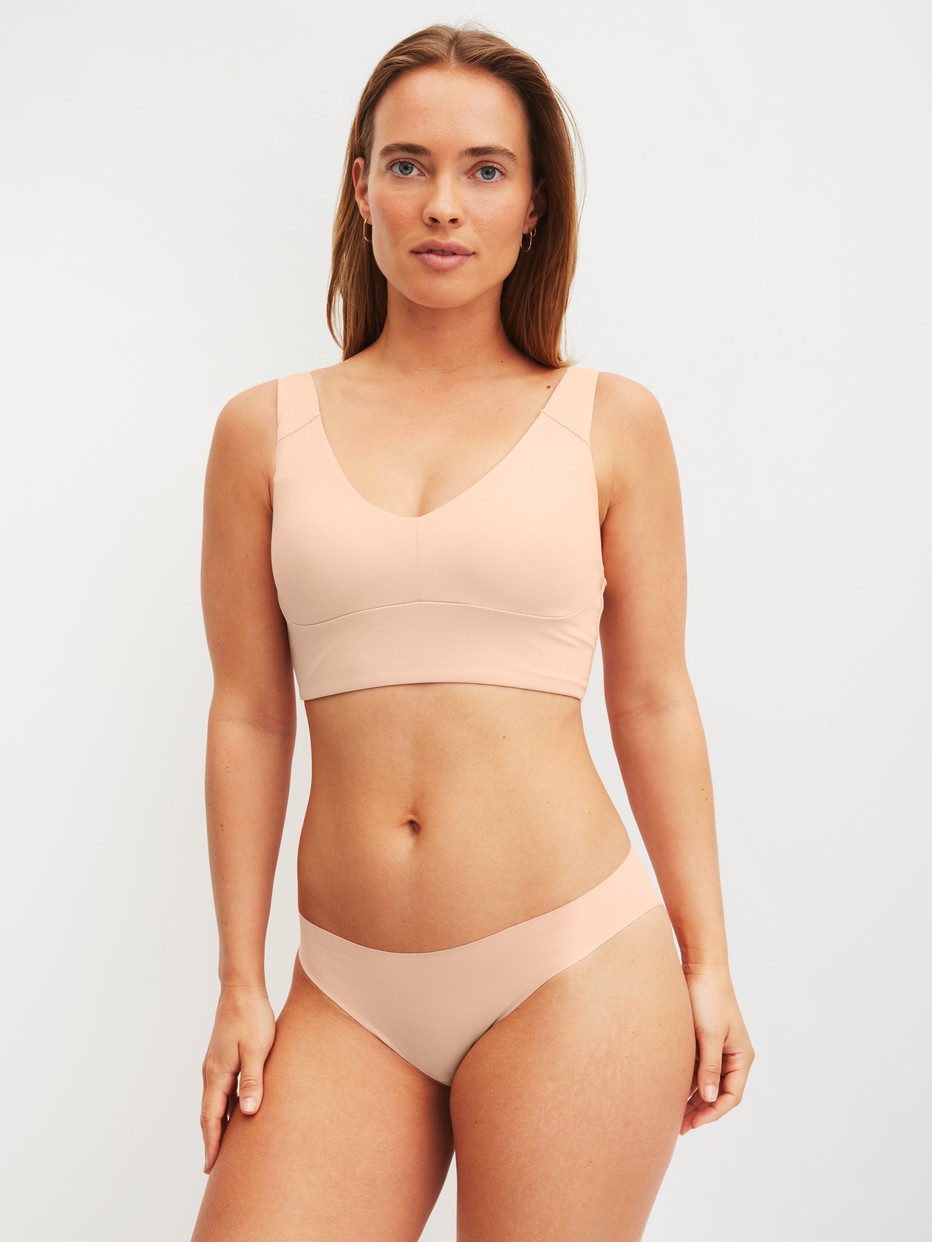 Women model is wearing Seamless Brazilian Brief made of Modal in Pink, Unicoloured from the Natural Skin series by CALIDA, Outfit