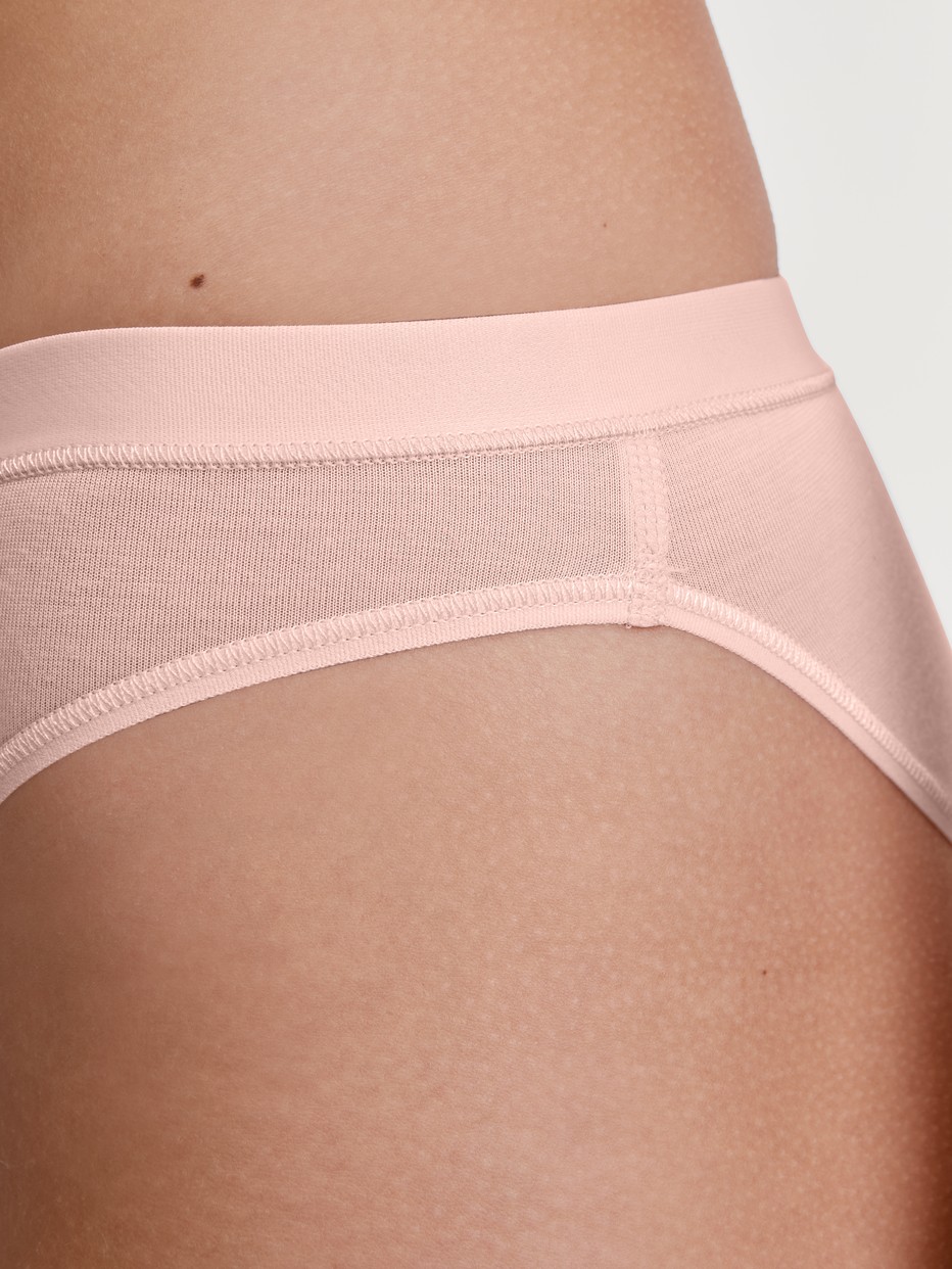 Women model is wearing Brief, regular cut made of Modal in Pink, Unicoloured from the Soft Favourites series by CALIDA, Detail