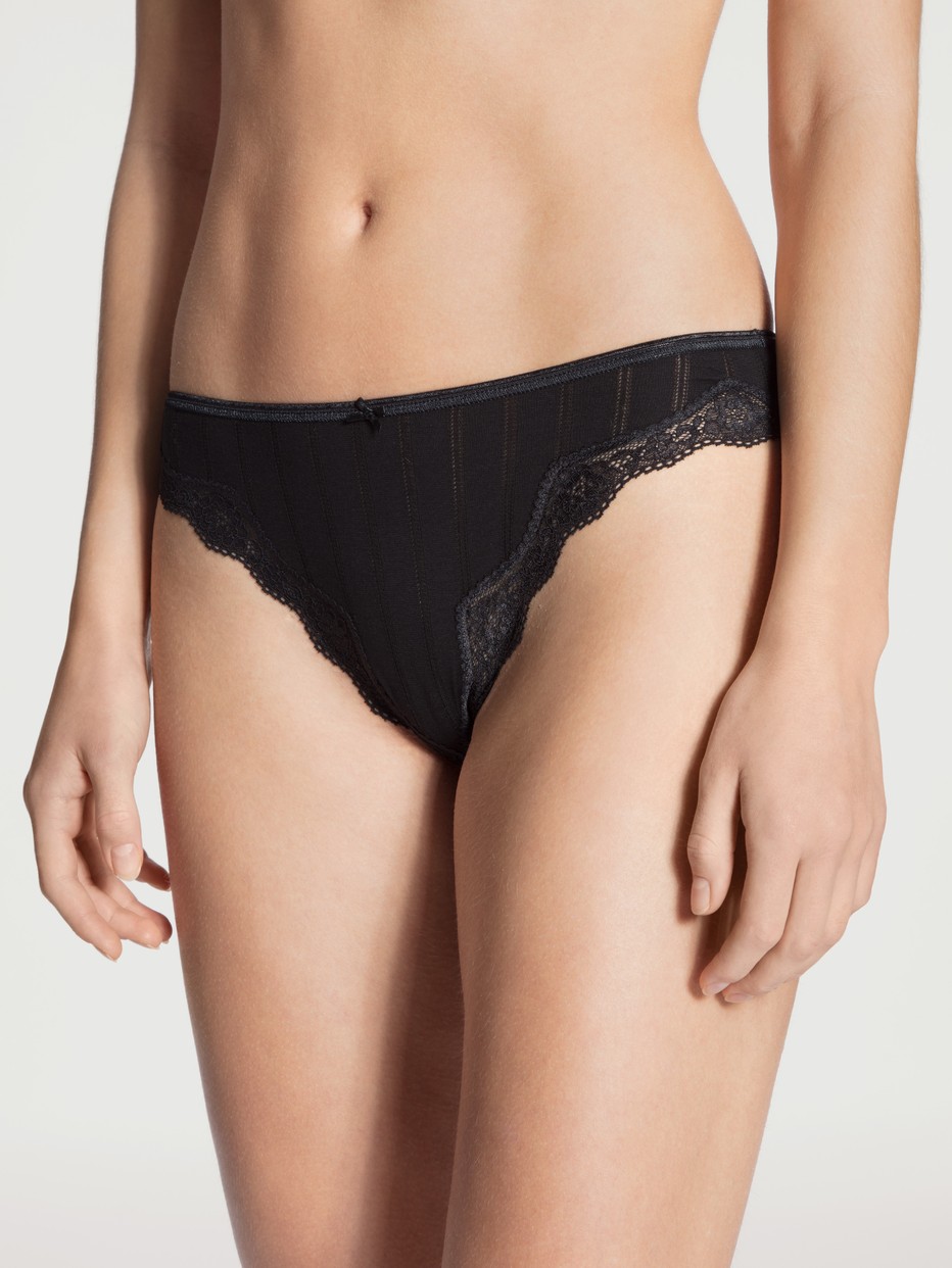 Brief, regular cut