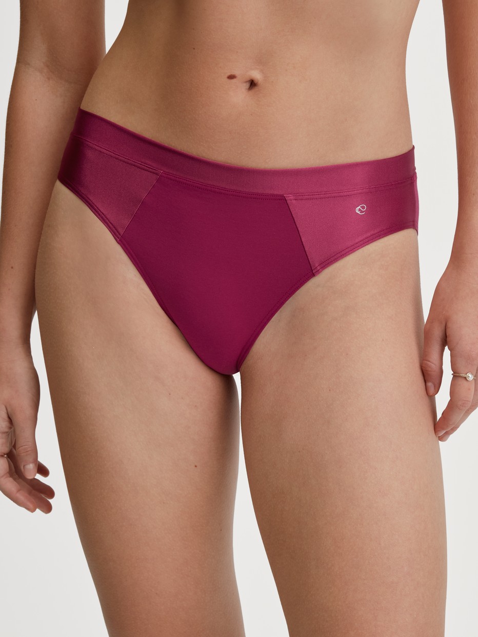Women model is wearing Brief made of Cotton in Pink, Unicoloured from the Cate series by CALIDA, Front view