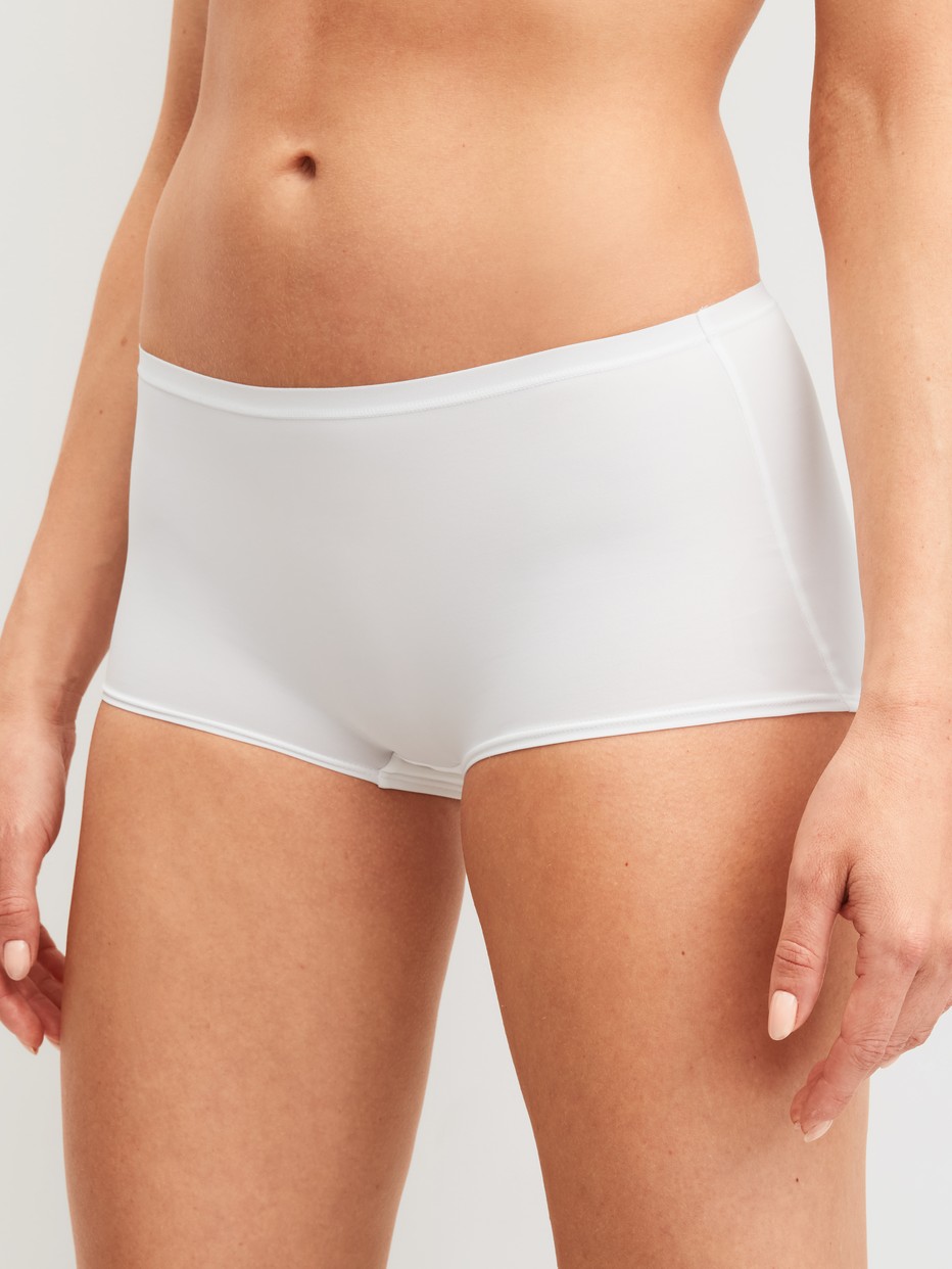 Damen-Model trägt Panty, 3er-Pack aus Polyamid in Braun, Einfarbig aus Serie Eco Sense Special von CALIDA, Zusatzbild