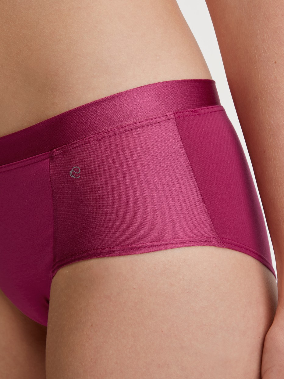 Damen-Model trägt Panty, low cut aus Baumwolle in Rosa, Einfarbig aus Serie Cate von CALIDA, Detail